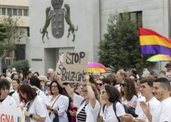Centenares de personas defienden la sanidad pública en Canarias y rechazan la privatización
