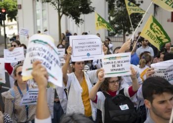Los médicos cifran en un 65 % el seguimiento del tercer día de huelga y Sanidad en un 23,82 %