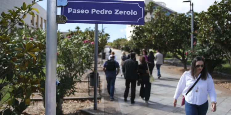La Universidad de La Laguna inaugura el paseo Pedro Zerolo en el campus de Guajara