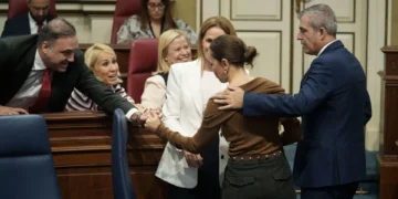 Canarias aprueba sin consenso una ley con el objetivo de frenar las viviendas turísticas