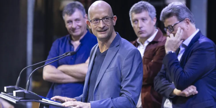 «El holandés errante» arriba a Tenerife como un canto de redención en un entorno machista