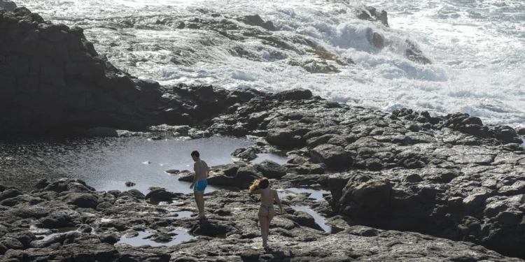 Las prevención de ahogamientos en las costas de Canarias se mira en el espejo de las campañas de tráfico