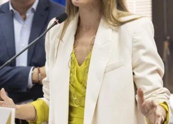 El Gobierno canario tratará de «frenar» la nueva de tasa de Aena a las guaguas en sus aeropuertos