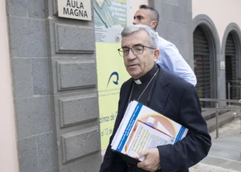La Conferencia Episcopal reconoce con dolor «la verosimilitud» de la acusación de pederastia contra el obispo de Cádiz