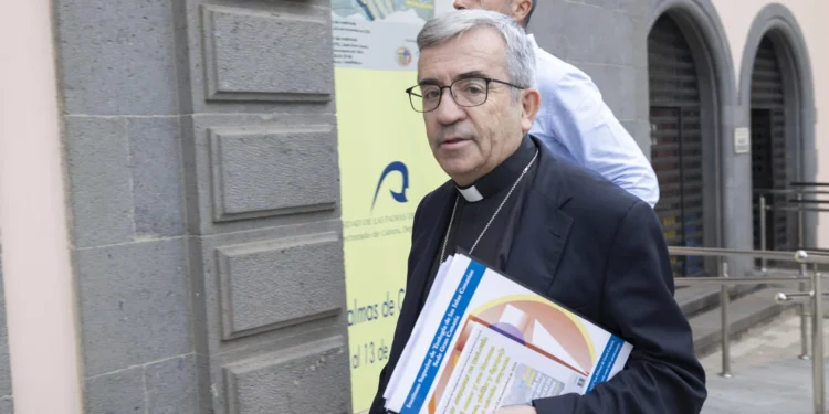 La Conferencia Episcopal reconoce con dolor «la verosimilitud» de la acusación de pederastia contra el obispo de Cádiz