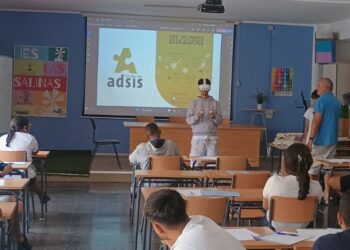 La ESSSCAN y el Ayuntamiento de Arrecife impulsan talleres para prevenir las tecnoadicciones entre estudiantes