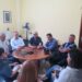 Un momento de la reunión de coordinación del alcalde, Alfredo Gonçalves, junto a concejales y representantes de las fuerzas de seguridad en el municipio.