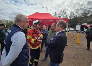 Más de 150 efectivos actúan en un simulacro de incendio forestal en Moya coordinado por el Gobierno de Canarias