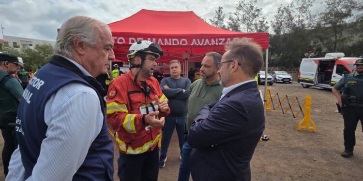 Más de 150 efectivos actúan en un simulacro de incendio forestal en Moya coordinado por el Gobierno de Canarias