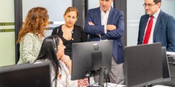 Canarias incrementa en seis meses la cobertura de teleasistencia avanzada en un 157% llegando a 11.000 personas