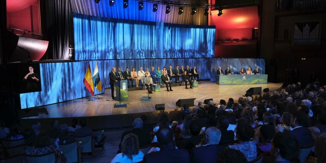 El presidente reclama respeto para Canarias y llama a exigirlo “con orgullo y sin complejos”