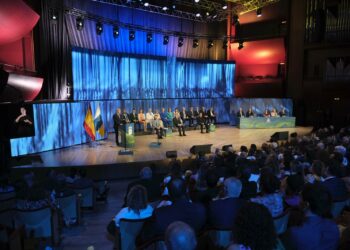 El presidente reclama respeto para Canarias y llama a exigirlo “con orgullo y sin complejos”