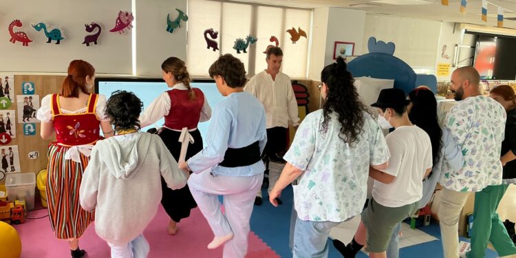 El alumnado de las aulas hospitalarias de la Consejería de Educación se suma al Día de Canarias