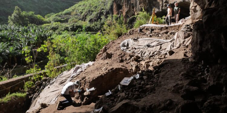 Comienza la quinta campaña de excavaciones arqueológicas en la Cueva de El Tendal