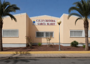 La Consejería de Educación destina cerca de 553.000 euros al techado de la cancha del CEIP Cristóbal García Blairzy
