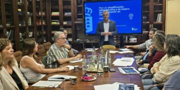 Educación avanza con los sindicatos el plan para reducir la burocracia en los centros educativos