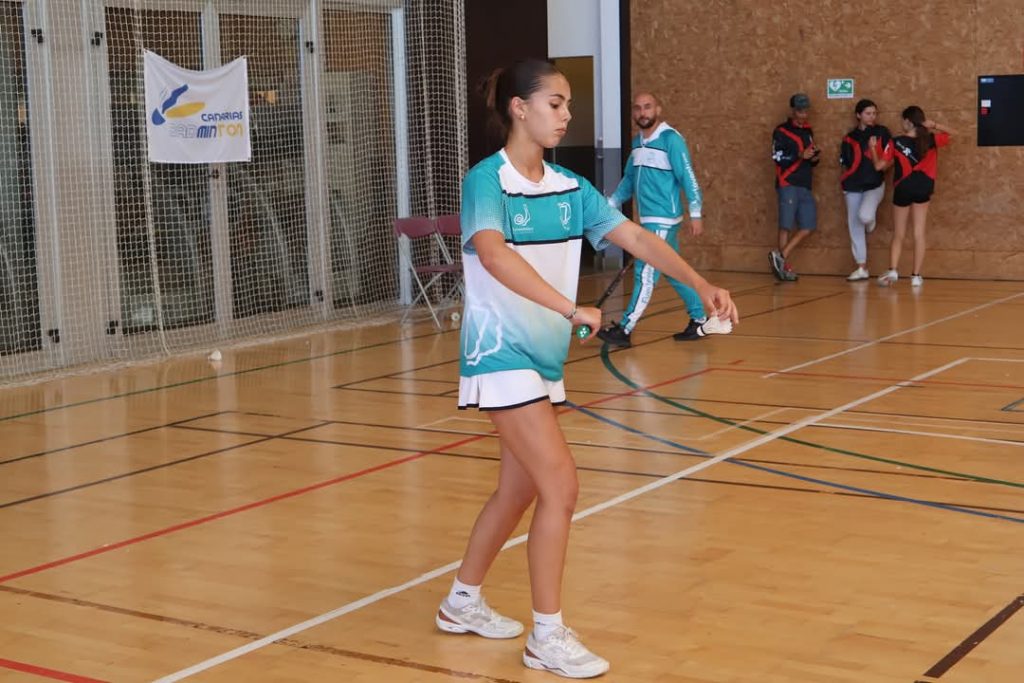 foto-las-promesas-del-badminton-canario-se-disputan-el-campeonato-regional-en-fuerteventura-1-1024x683-1