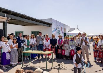 Poli Suárez comparte con el CER de Lanzarote una jornada de tradiciones por el Día de Canarias
