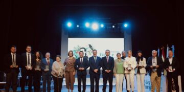 Educación premia a “lo mejor de nuestro sistema”