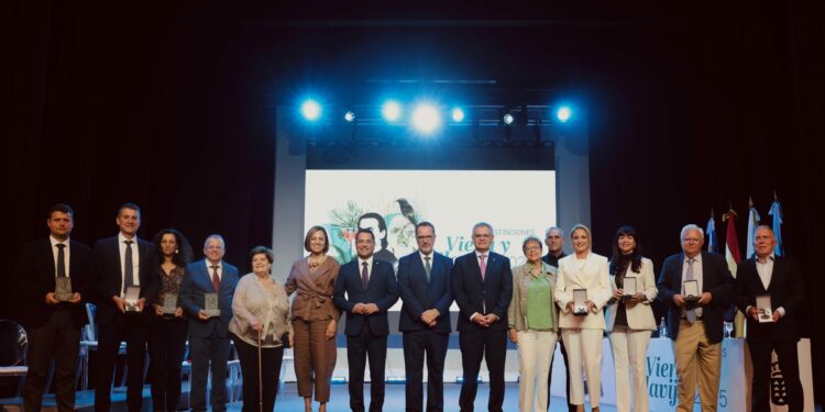 Educación premia a “lo mejor de nuestro sistema”