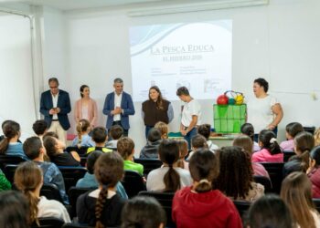 El Gobierno de Canarias acerca el sector pesquero al alumnado de las Islas con “La pesca educa”