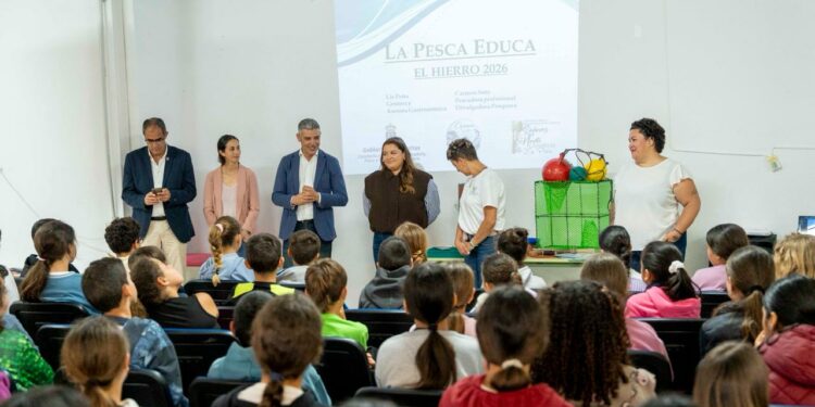 El Gobierno de Canarias acerca el sector pesquero al alumnado de las Islas con “La pesca educa”