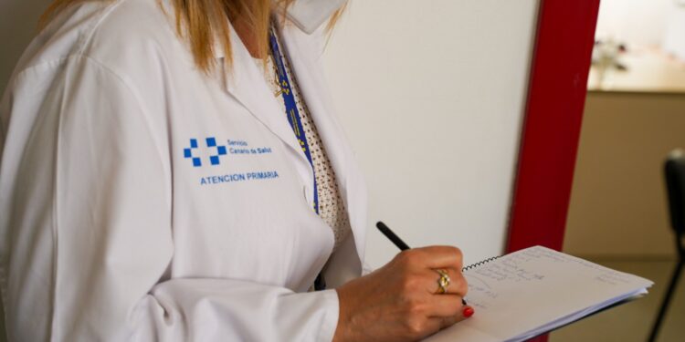 El seguimiento de la huelga nacional de médicos en las instituciones del SCS se sitúa en el 9,84 por ciento
