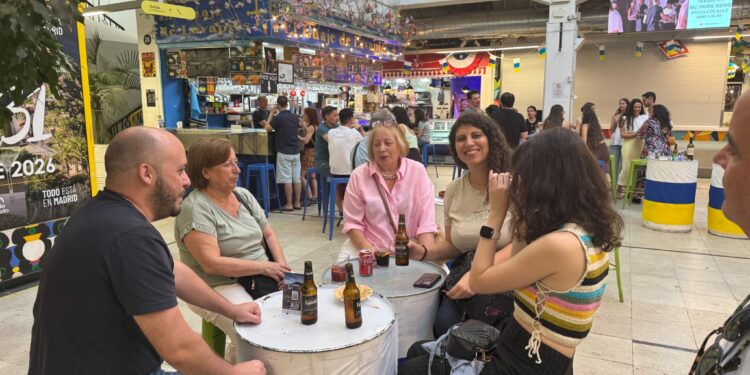 Los productos de Canarias se promocionan en el mercado madrileño de San Fernando
