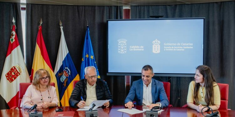 La ESSSCAN y el Cabildo de La Gomera promocionan la formación multidisciplinar de los profesionales sociosanitarios