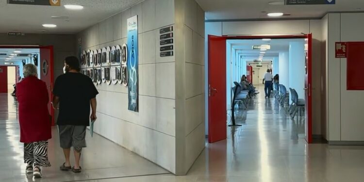 El seguimiento de la huelga de médicos en las instituciones sanitarias del SCS fue hoy del 6,3 por ciento