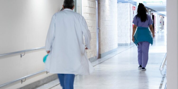 El seguimiento de la huelga nacional de médicos en las instituciones sanitarias del SCS es del once por ciento