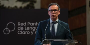 El Gobierno de Canarias presenta el Proyecto Entender en la Real Academia Española