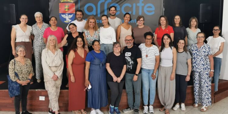 Enfermeras del Área de Salud de Lanzarote forman a treinta cuidadoras y familiares de personas dependientes
