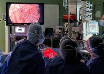 El Hospital La Candelaria realiza su primera mastectomía por endoscopia para tratar el cáncer de mama