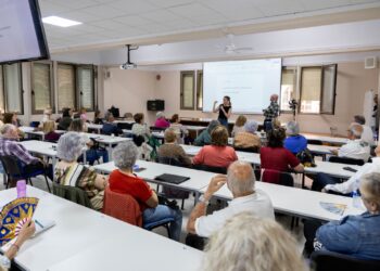 Bienestar Social impulsa los estudios universitarios entre la población mayor de Canarias