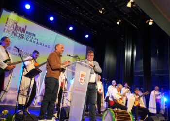 El Mes de Canarias acerca el legado musical a niños y jóvenes con los conciertos didácticos de Los Sabandeños