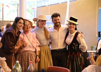 300 mayores de Santa Cruz de Tenerife celebran las tradiciones canarias con bailes y música folclórica