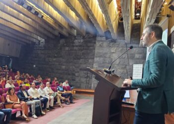 El 112 Canarias aborda el papel de las comunicaciones críticas en la gestión de catástrofes naturales y emergencias