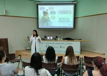 El HUC reúne a pacientes con endometriosis en un encuentro sobre nutrición antiinflamatoria
