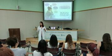 El HUC reúne a pacientes con endometriosis en un encuentro sobre nutrición antiinflamatoria