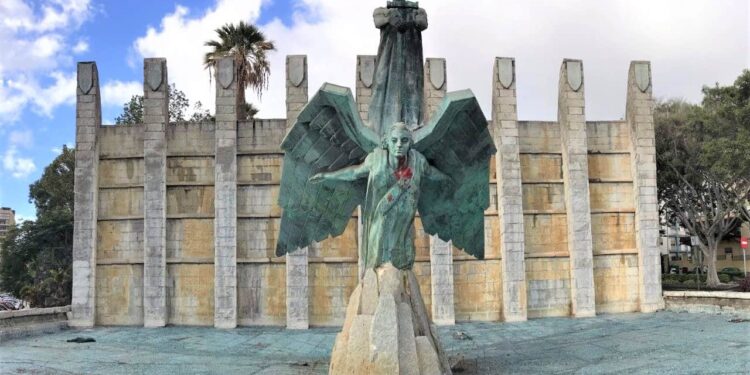 El Consejo de Patrimonio Cultural de Canarias rechaza la declaración como BIC del Monumento a Franco