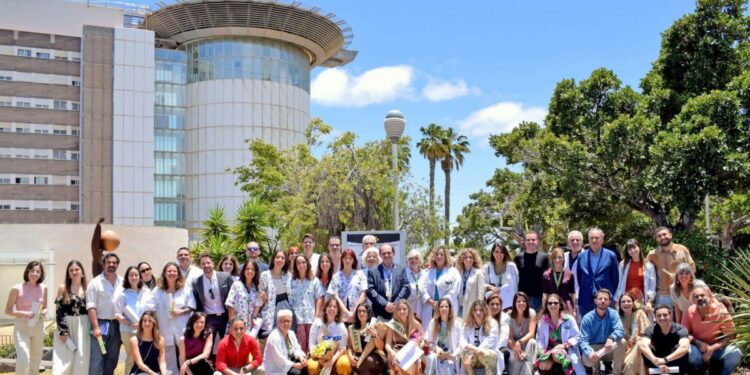El HUC rinde homenaje a 35 residentes que finalizan su formación en el hospital