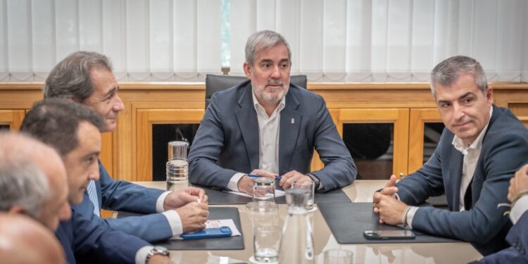 Canarias respalda la iniciativa de las Cámaras de Comercio para crear una red de cámaras de las RUP