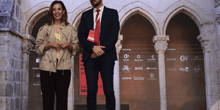 Jéssica de León: «El turismo rural fija población, protege el patrimonio y conserva nuestra identidad»