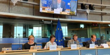 Canarias reclama en Europa políticas turísticas que mejoren la calidad de vida de los residentes