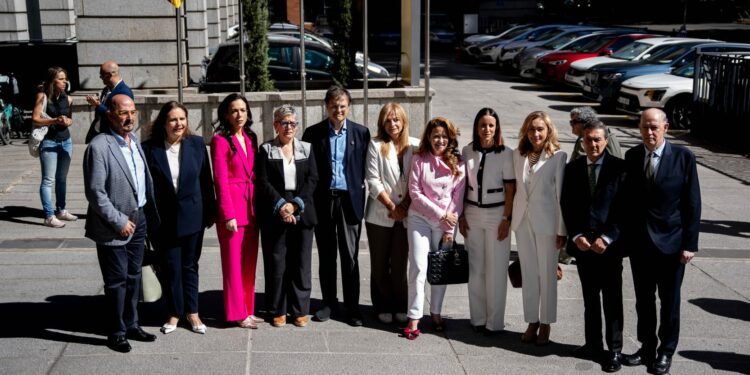 Monzón se adhiere a la solicitud de otras quince CCAA que instan al Ministerio de Sanidad a solucionar el conflicto