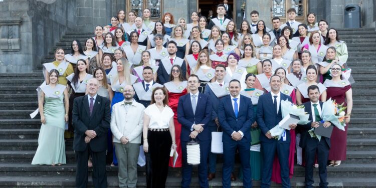 Adasat Goya da la bienvenida a los 63 nuevos graduados de la Escuela de Enfermería Nuestra Señora de la Candelaria
