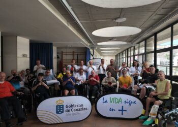 El Gobierno de Canarias impulsa la actividad física entre pacientes con lesión medular con tenis de mesa adaptado