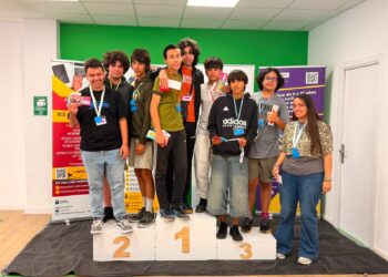 El IES Ana Luisa Benítez convierte la programación y la robótica en una experiencia de aprendizaje colaborativo