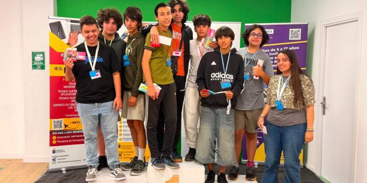 El IES Ana Luisa Benítez convierte la programación y la robótica en una experiencia de aprendizaje colaborativo